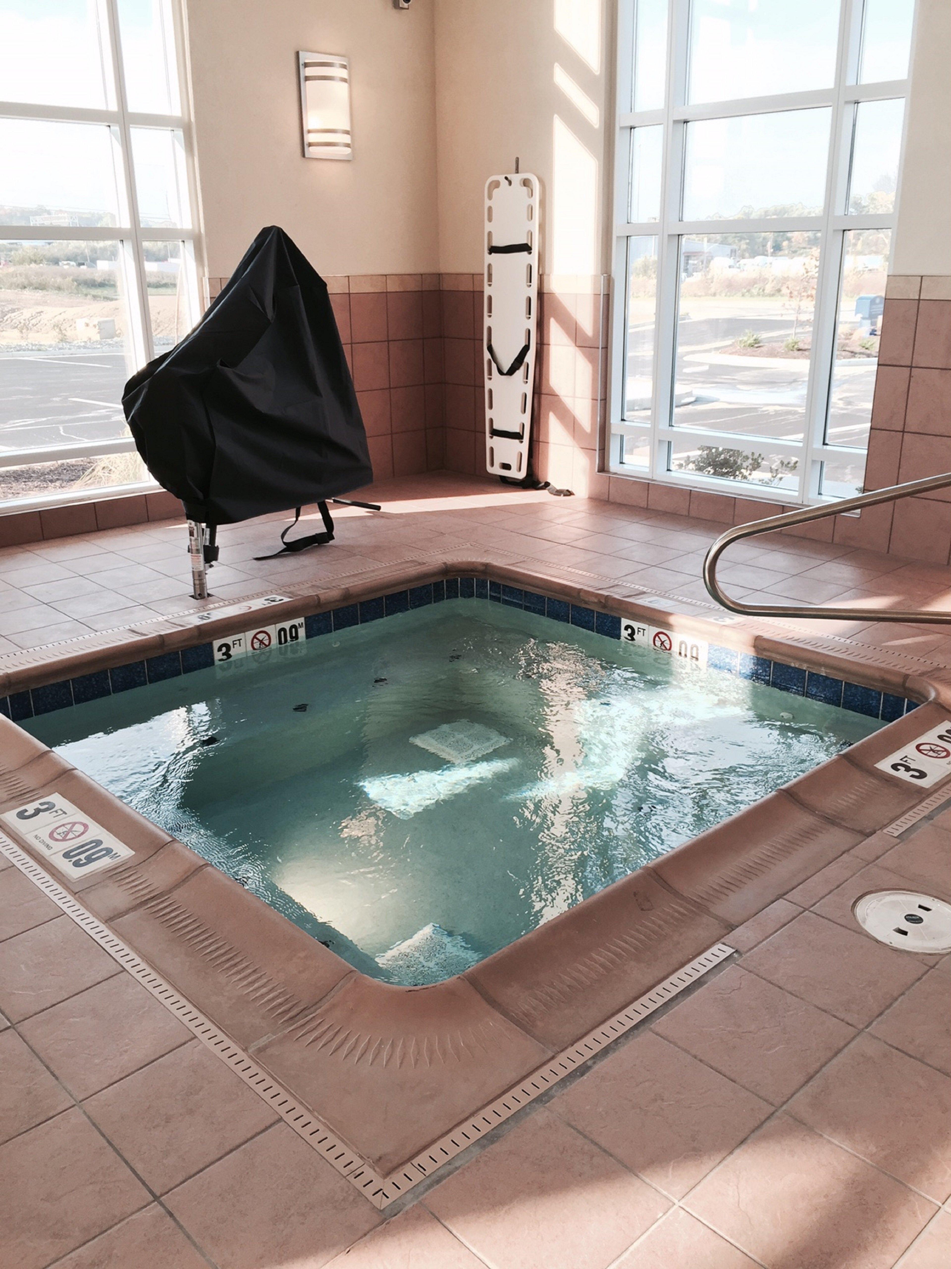 Candlewood Youngstown W - I-80 Niles Area By Ihg Hotel 2*
